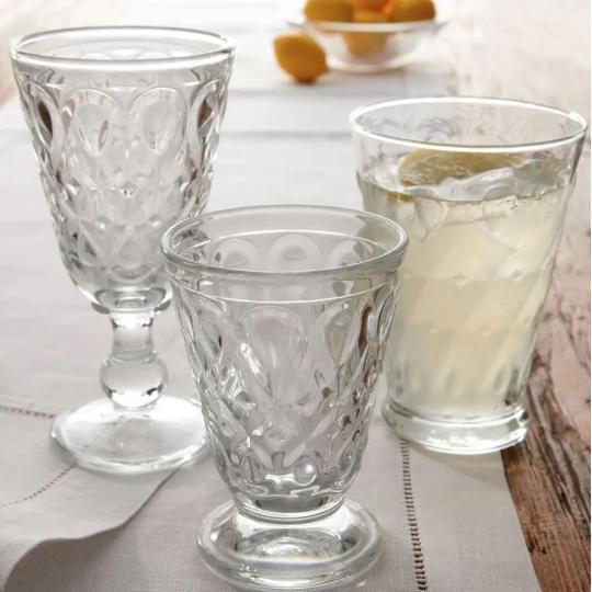 mineral pohare suprava kvalitne hrube umyvatelne v mycke pohare na vino francuzsky luxus prostredie mediteranske provensalsky.jpg